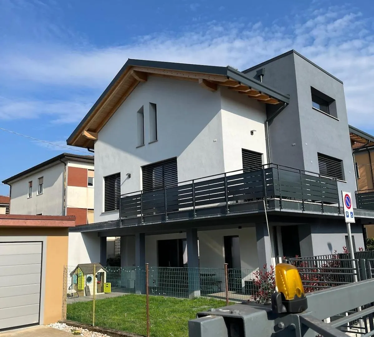Casa Darcellas Trilocale In A4 Con Giardino Dalmine 0*,  Italy